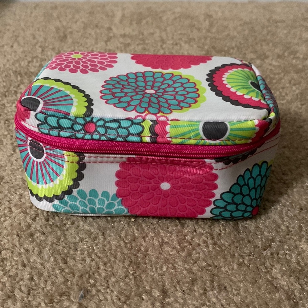 Thirty one jewelry case